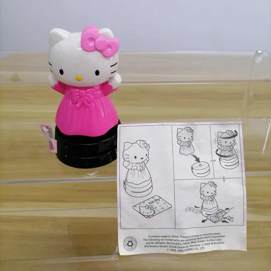 Hello Kitty Swipe Card Reader  - مراجعة Graded Card Display وسعره
