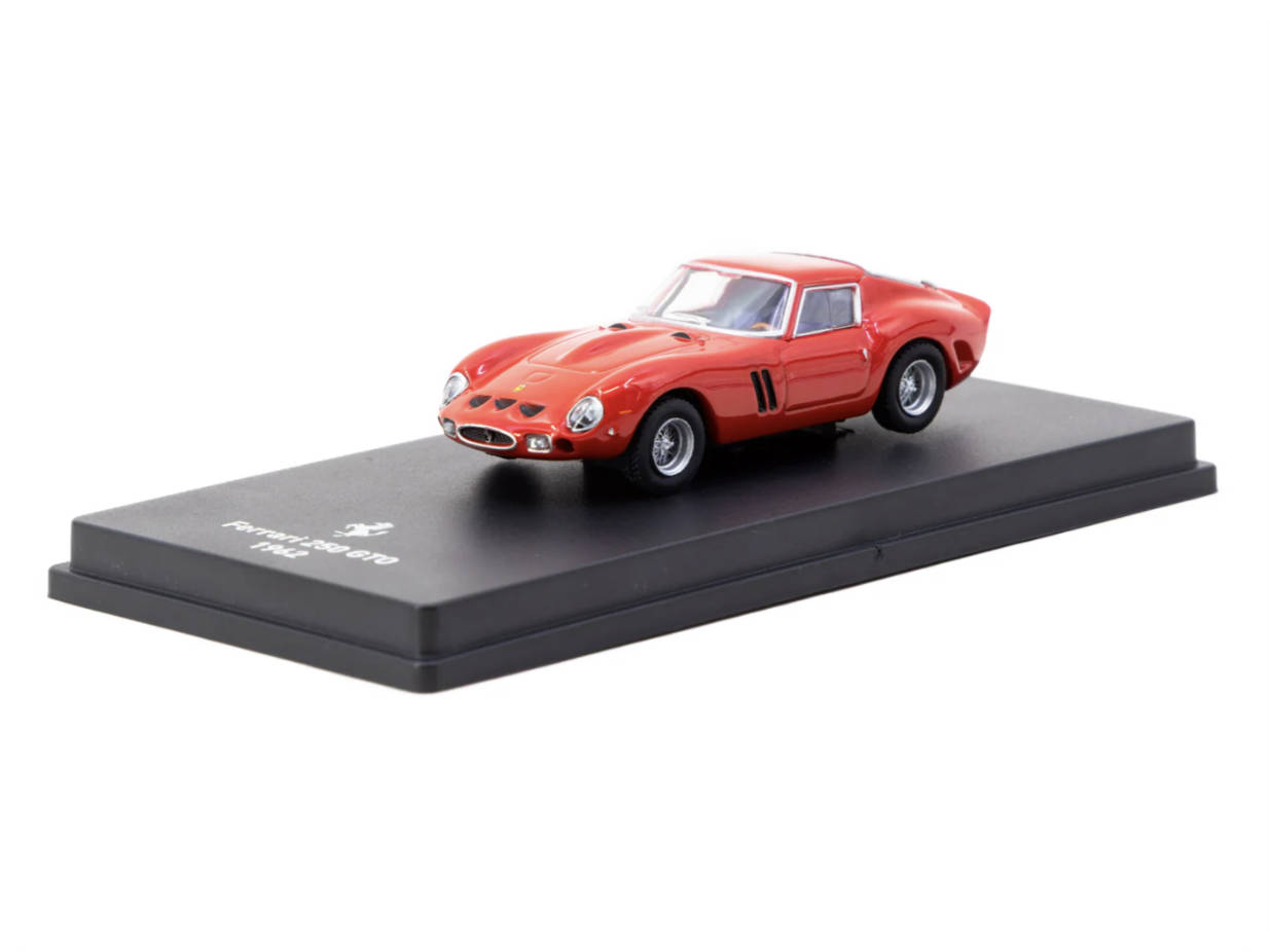 Car in Magazine CENTAURIA IXO  - مراجعة Die Cast Car 1 64 وسعره