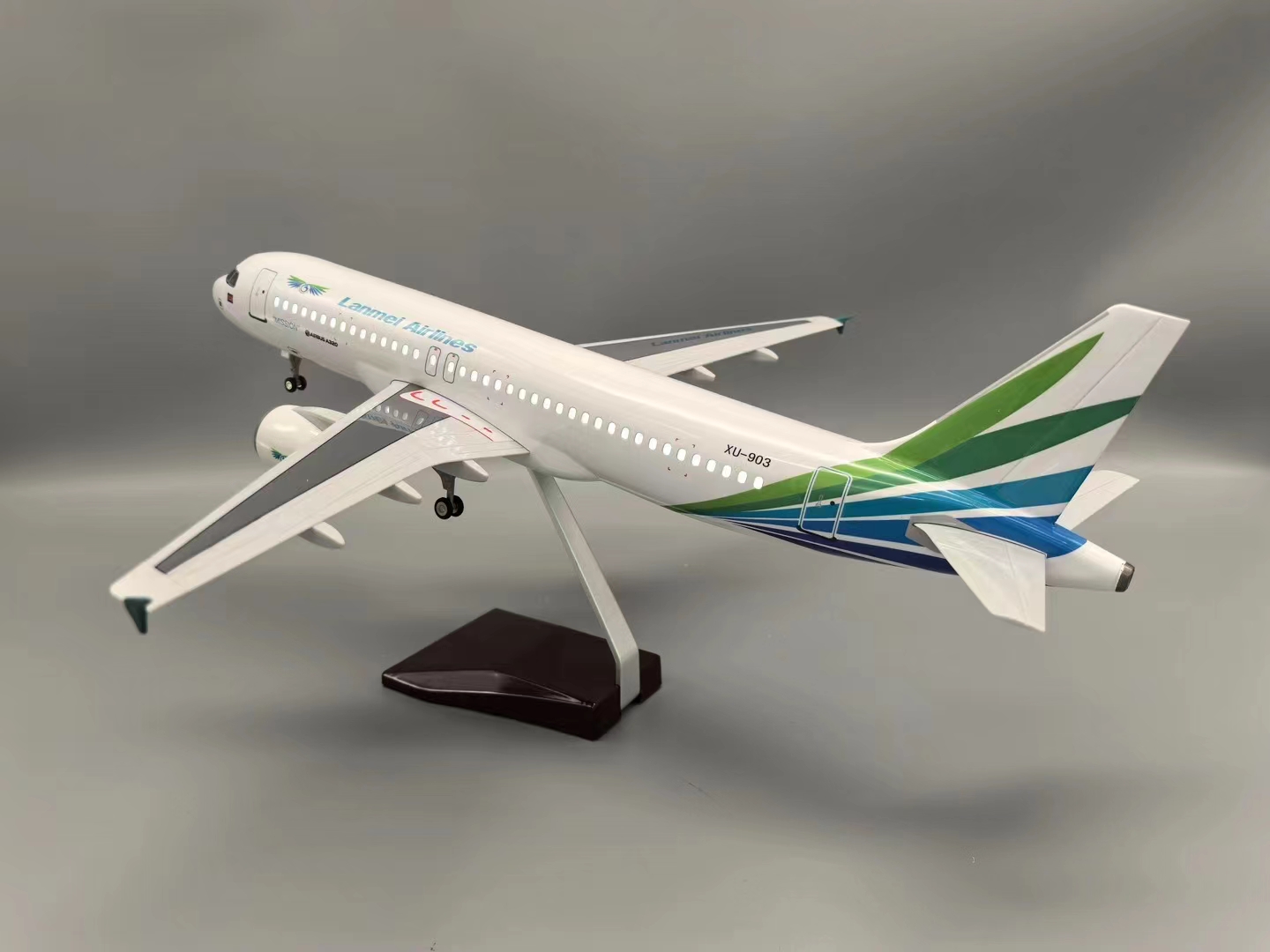 Souvenir Plane Toy 47CM 1/142  - مراجعة Model Airplane Plastic وسعره