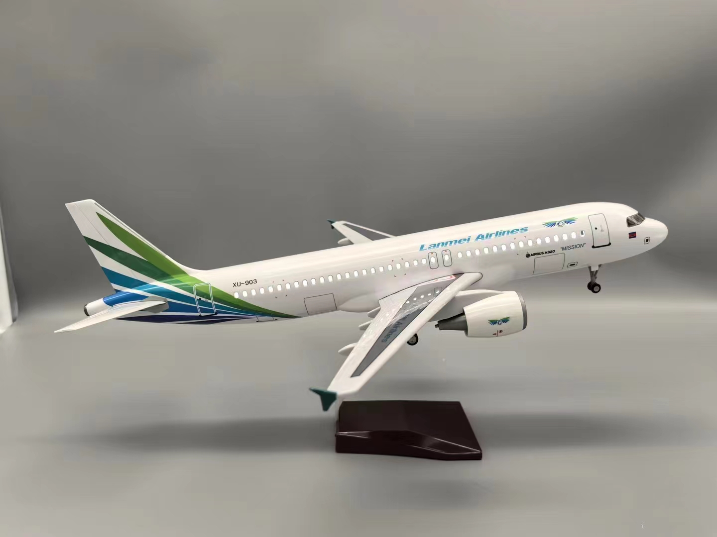 Souvenir Plane Toy 47CM 1/142  - مراجعة Model Airplane Plastic وسعره